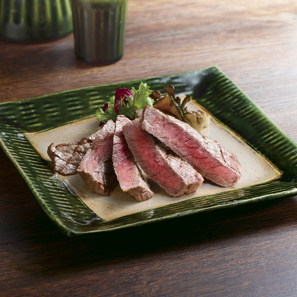 ミヤチク 国産黒毛和牛 ステーキ用（モモ135g×4枚）